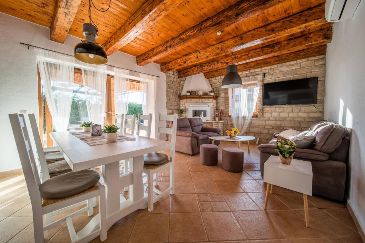 Villa 9 Mani Butkovići Exteriör bild